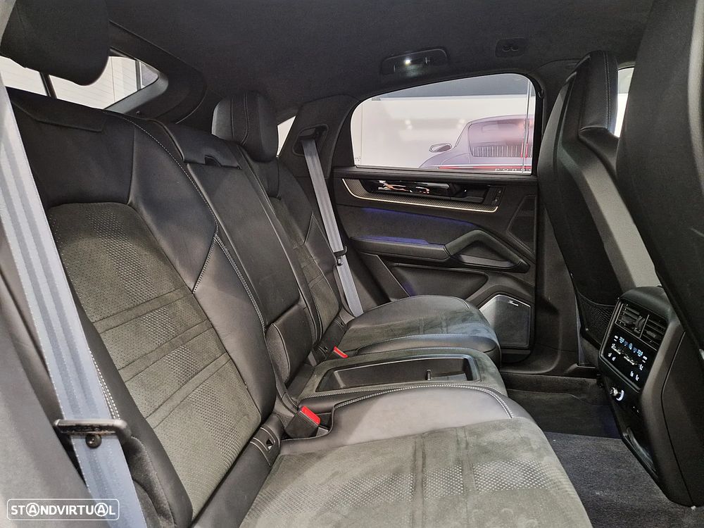 Porsche Cayenne Coupé Turbo E-Hybrid Pacote GT - 43