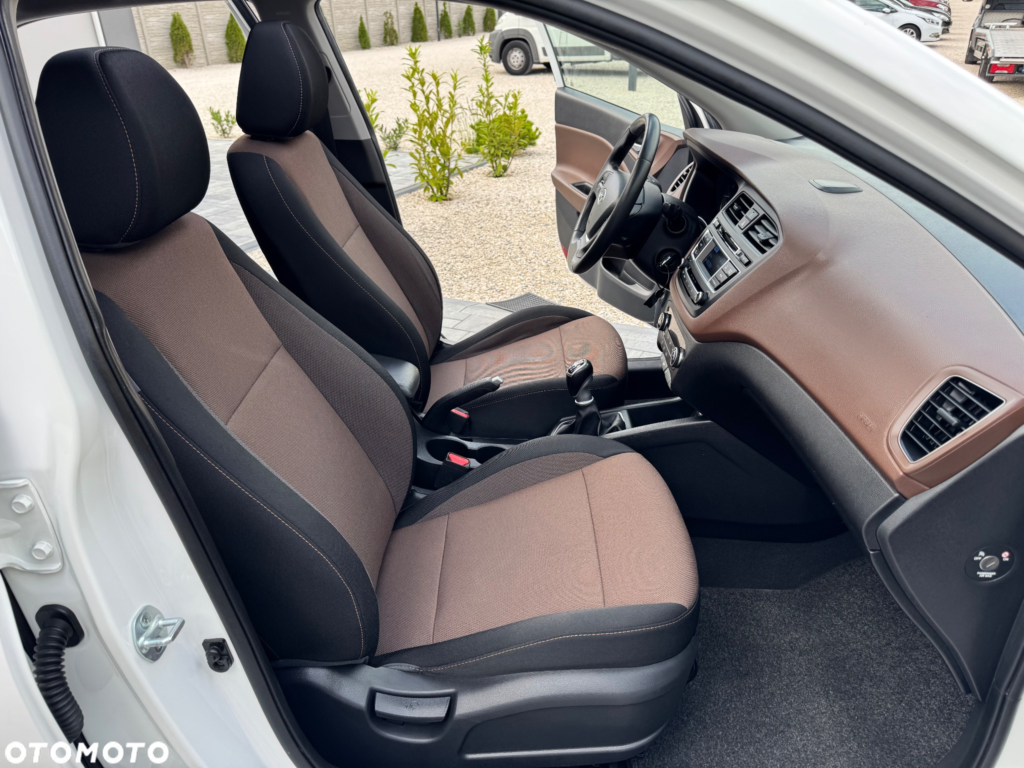 Hyundai i20 1.4 YES Gold - 32