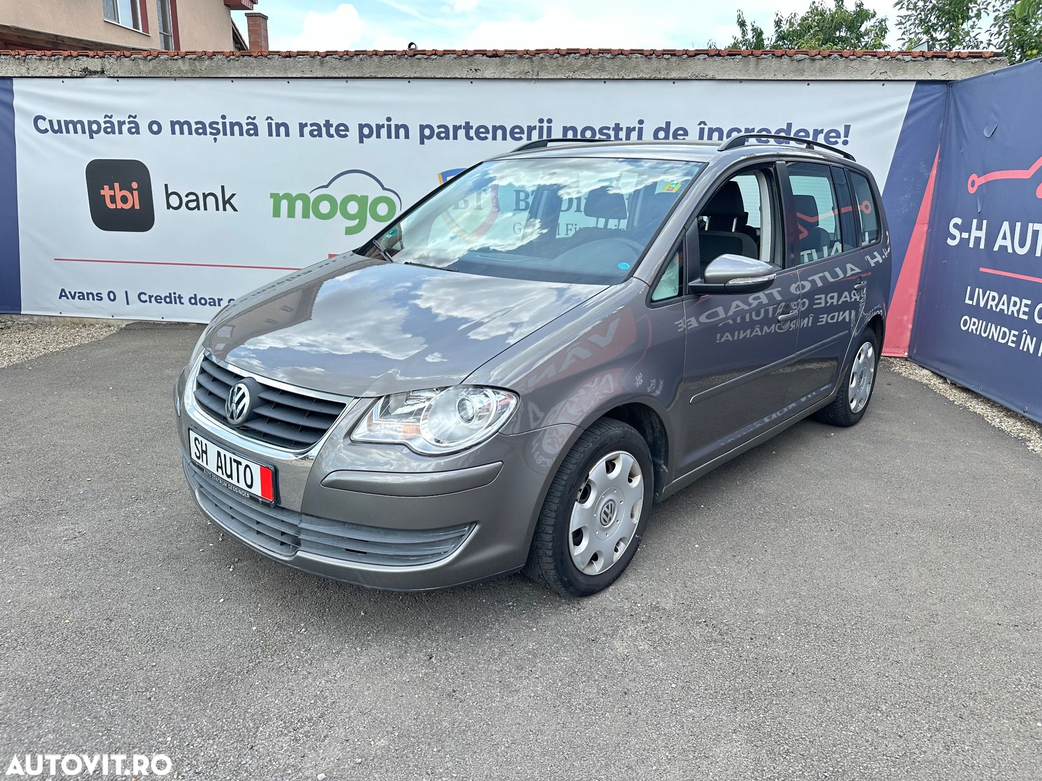 Volkswagen Touran 1.6 Trendline - 1