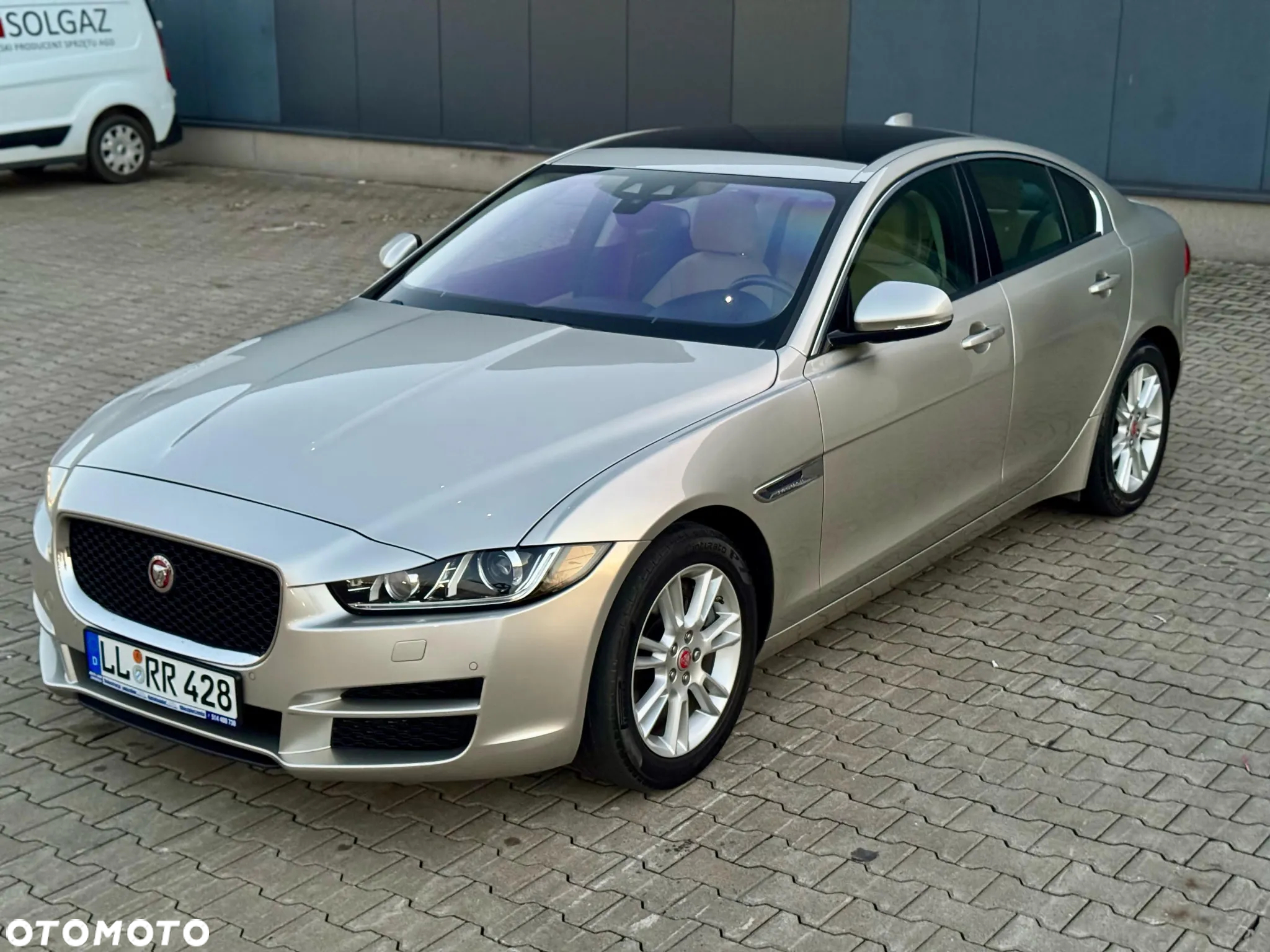 Jaguar XE 2.0 P250 HSE - 3