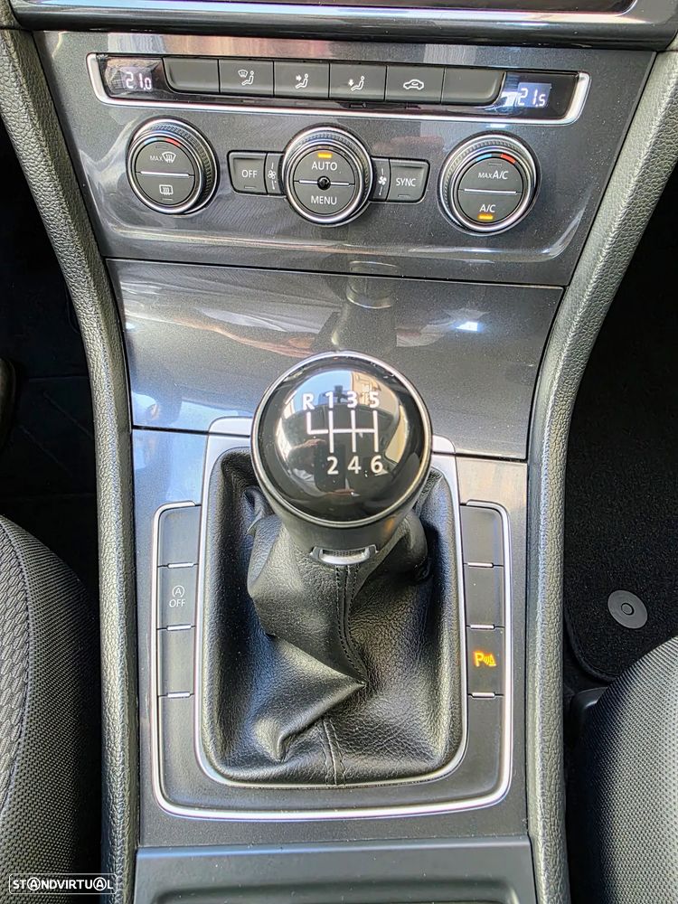 VW Golf 1.0 TSI Confortline - 43