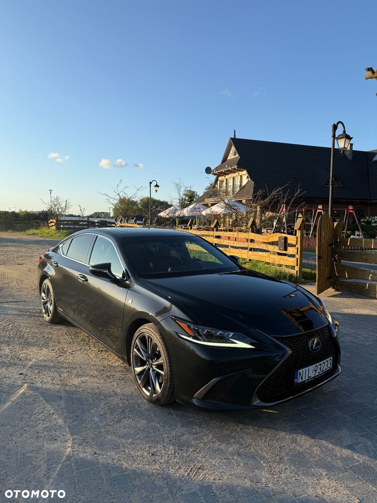 Lexus ES 300h F Sport Edition - 1