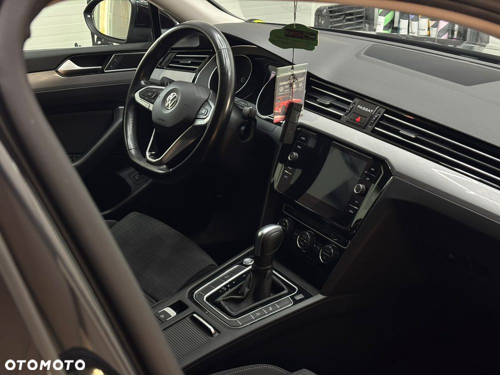 Volkswagen Passat - 13