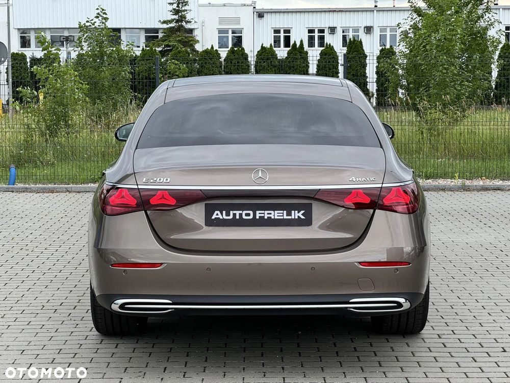 Mercedes-Benz Klasa E 200 mHEV 4-Matic Exclusive 9G-Tronic - 11