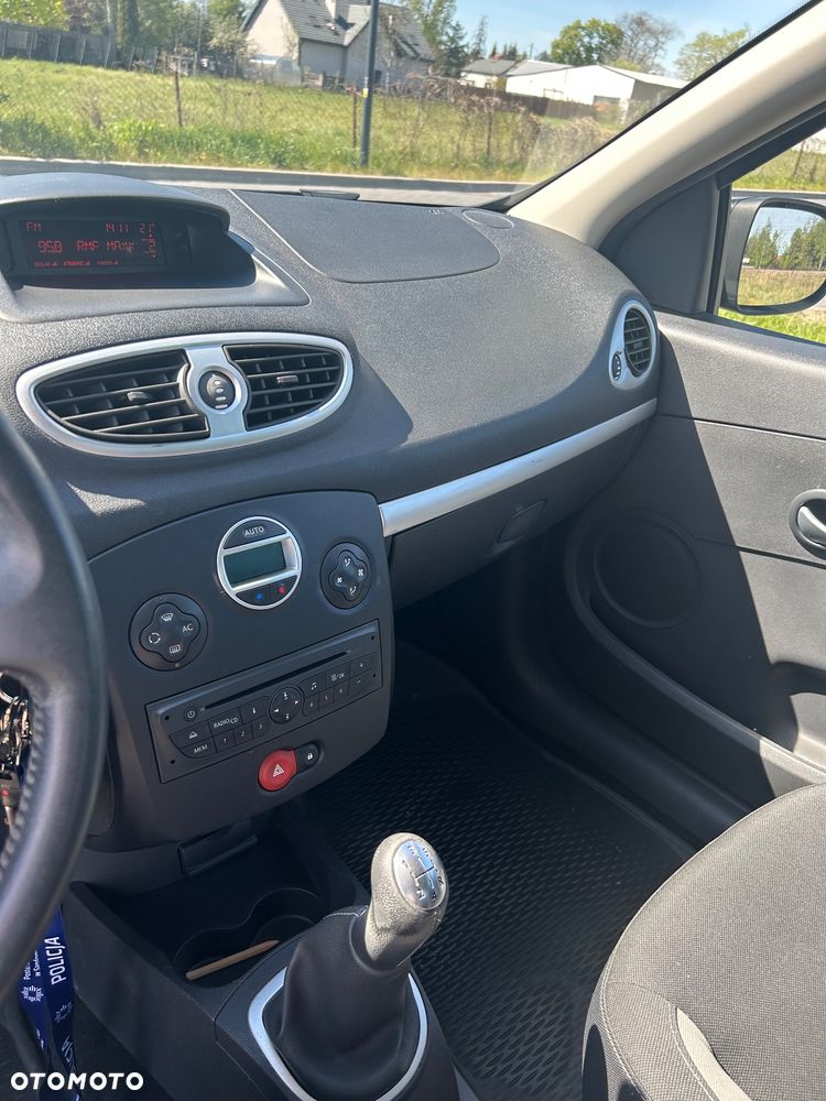 Renault Clio 1.2 16V Life - 11