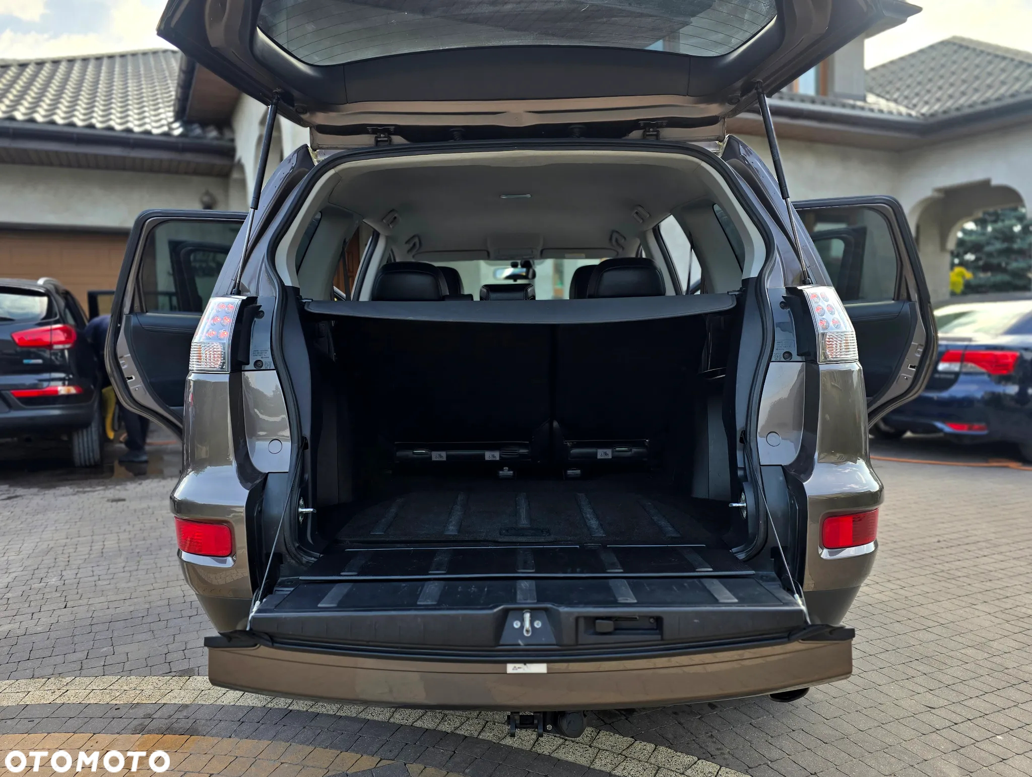 Mitsubishi Outlander - 13