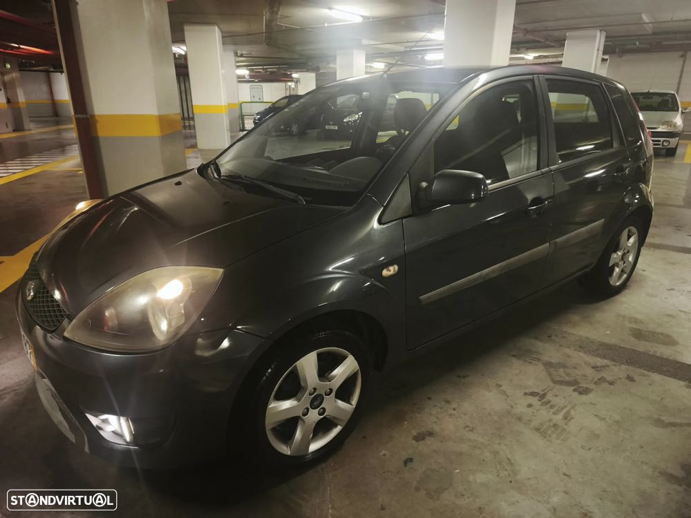 Ford Fiesta 1.25 Trend - 32