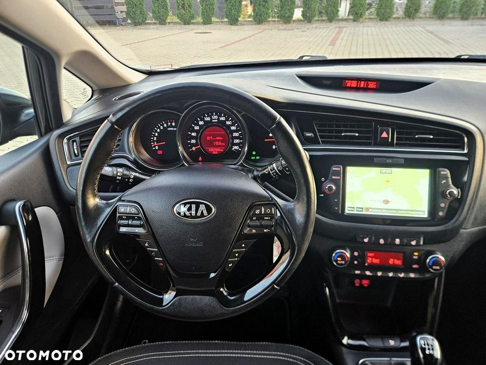 Kia Ceed 1.6 GDI ISG Dream-Team Edition - 26