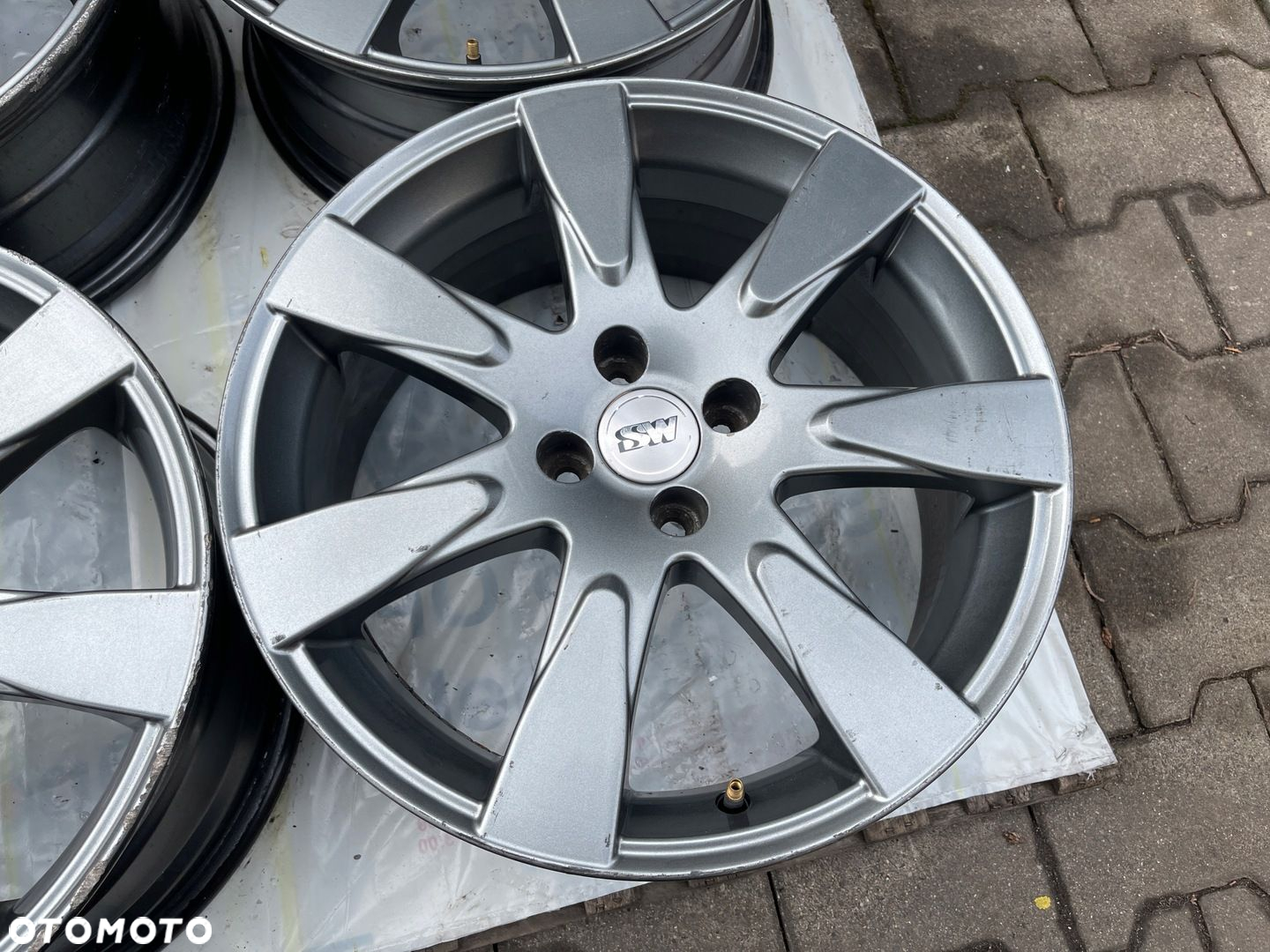 Felgi RVS 4x100 17 7J ET42 201 - 8