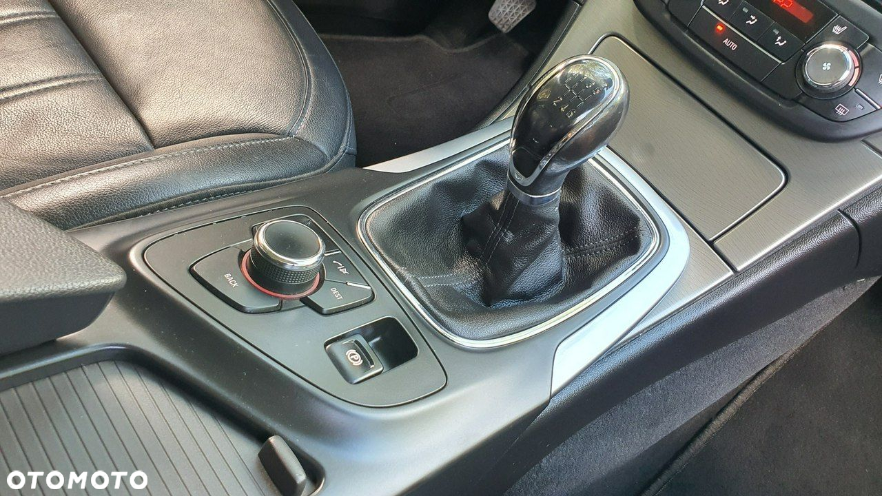 Opel Insignia 1.6 Turbo Sports Tourer - 26