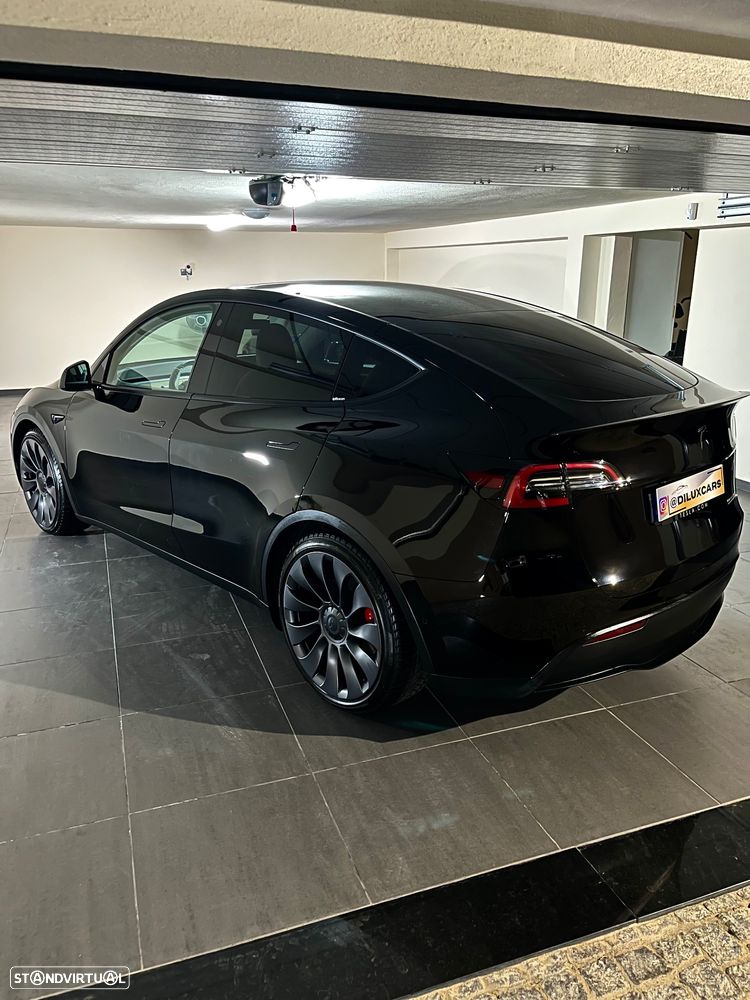 Tesla Model Y Performance Tração Integral - 17