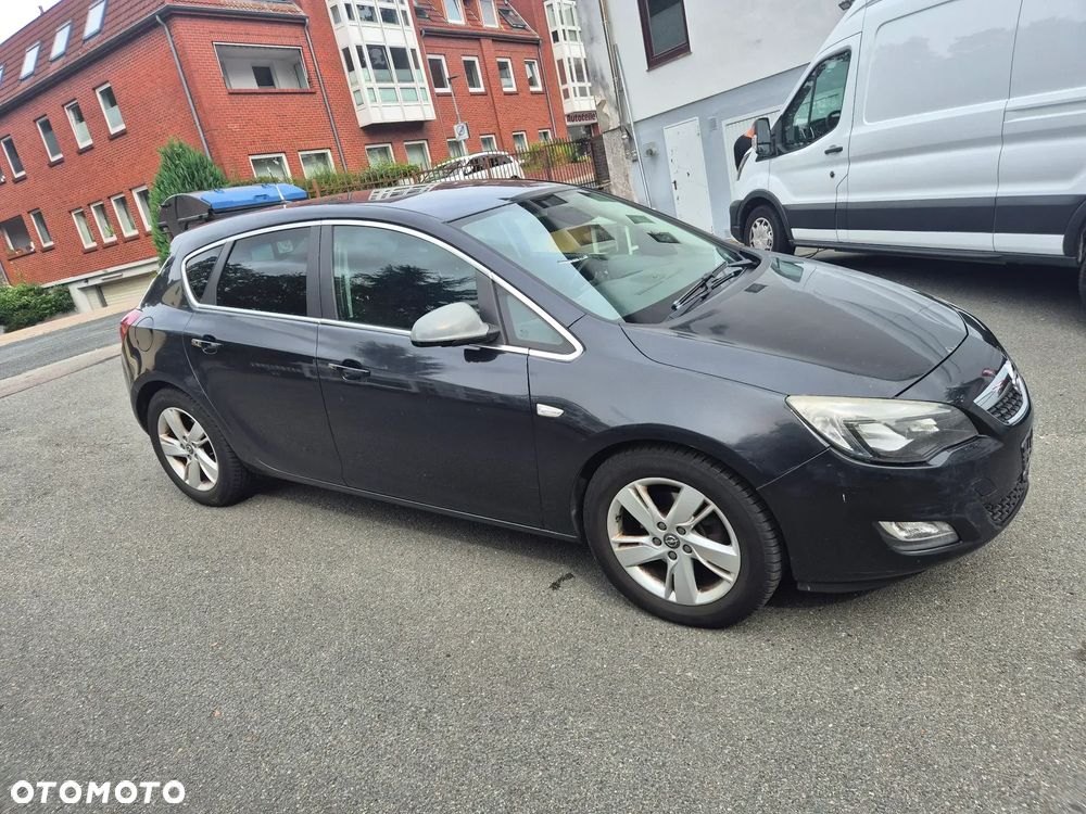 Opel Astra 2012 photo 2