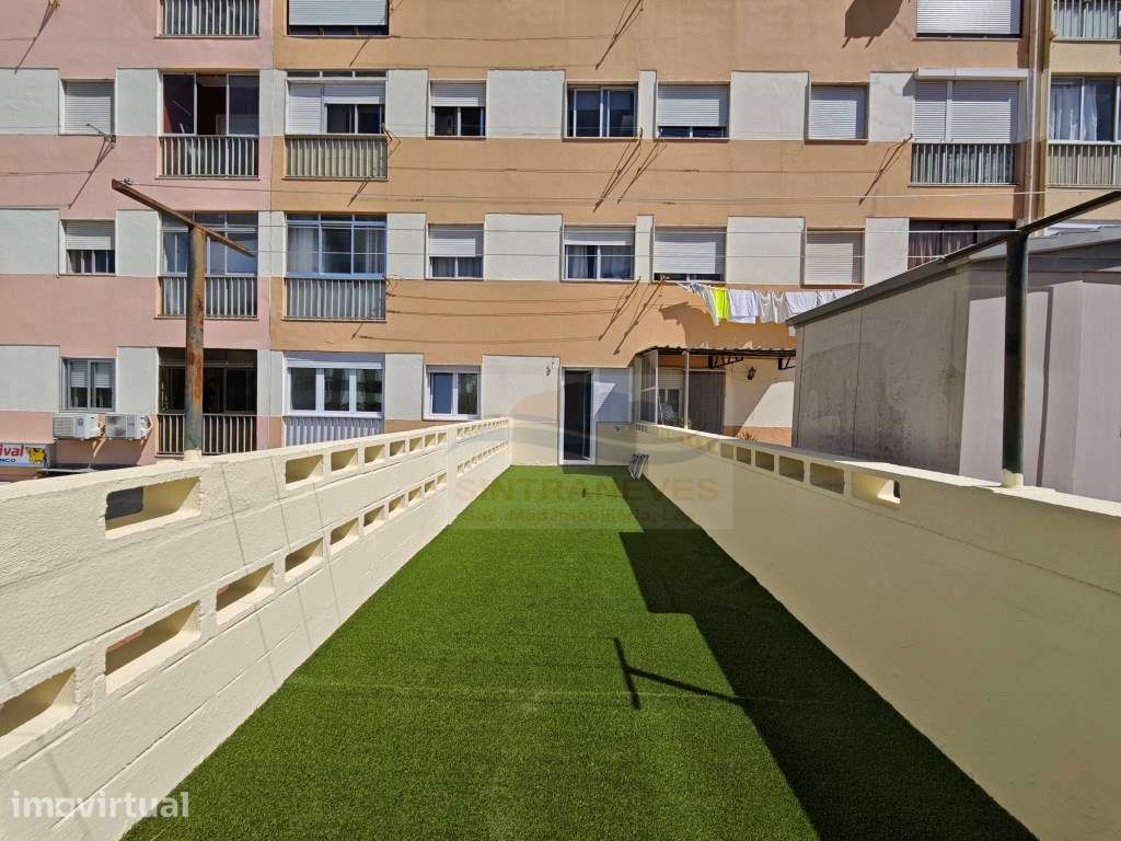 Maravilhoso T3 totalmente remodelado e com dois terraços em Massamá - Grande imagem: 3/21