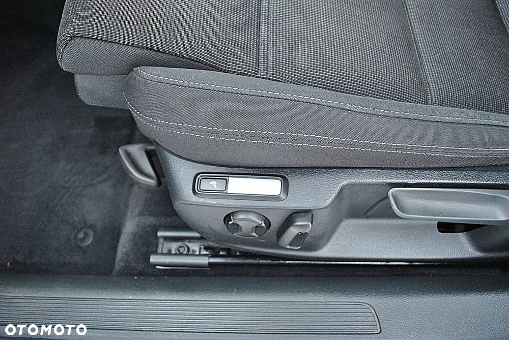 Volkswagen Passat 2.0 TDI SCR DSG Comfortline - 11