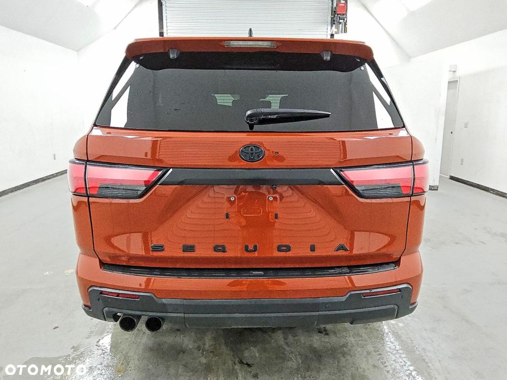 Toyota Sequoia - 6