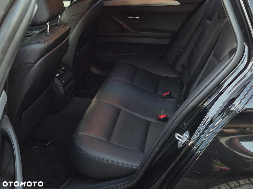 BMW Seria 5 525d - 13