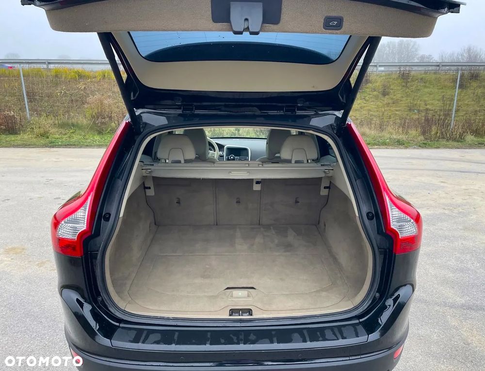 Volvo XC 60 D4 Momentum - 11