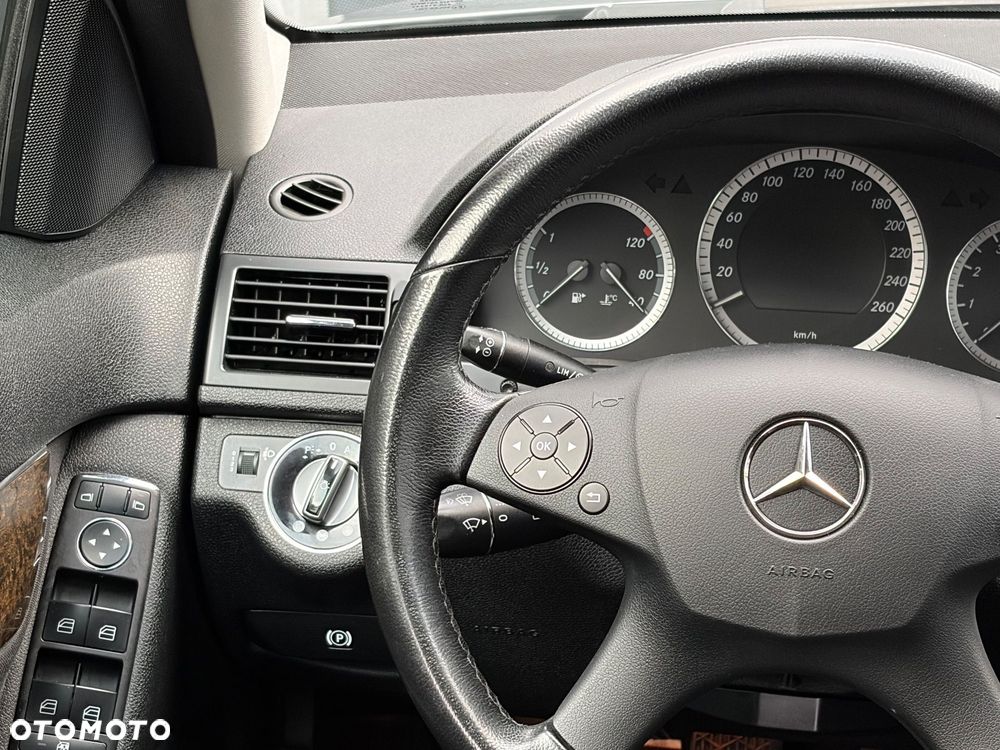 Mercedes-Benz Klasa C 180 Kompressor BlueEFFICIENCY Elegance - 20