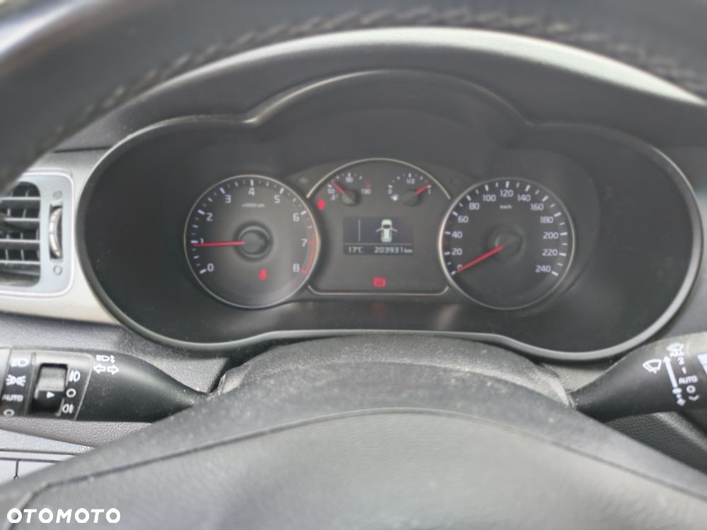 Kia Carens - 10