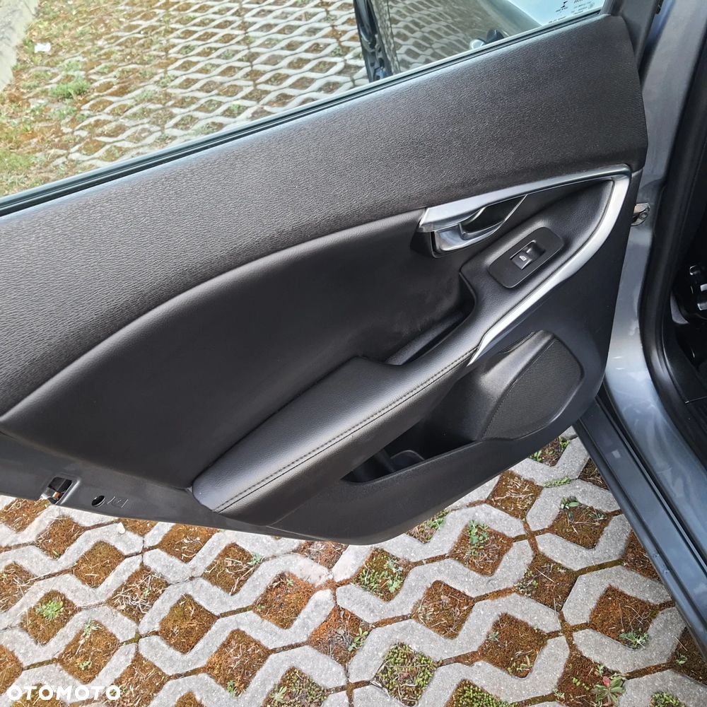 Volvo V40 D4 Geartronic Momentum - 17