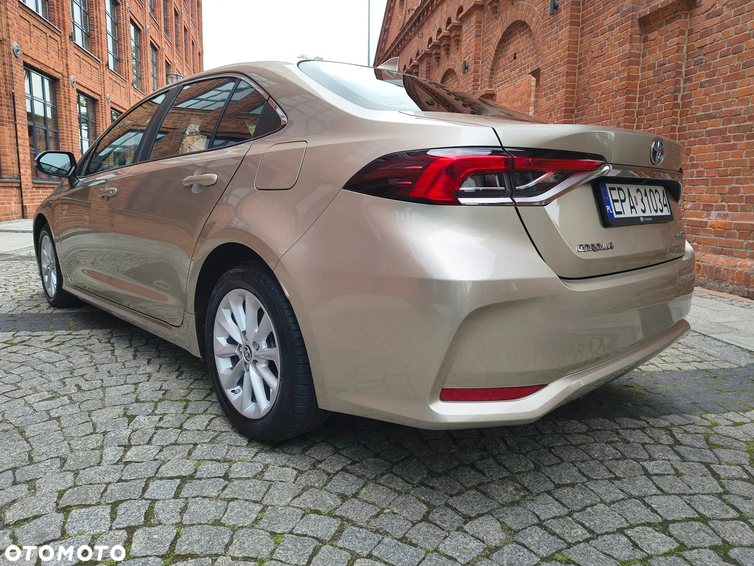 Toyota Corolla 1.8 Hybrid Comfort - 12