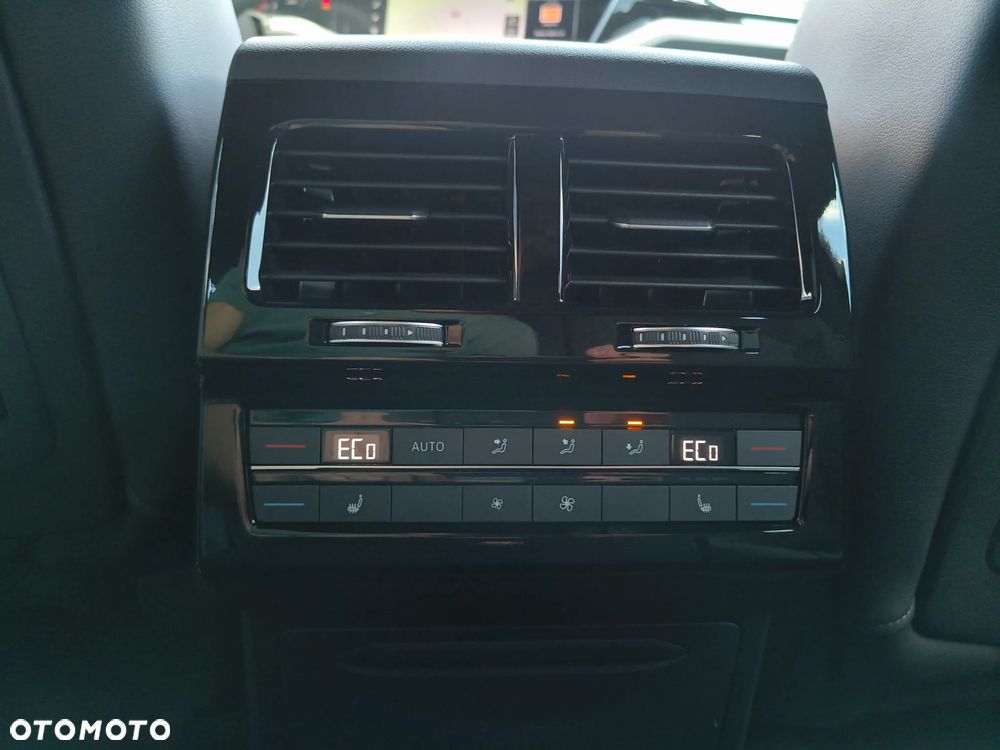 Volkswagen Touareg 3.0 V6 TDI 4Motion R-Line - 15