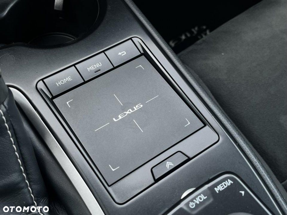Lexus UX - 21