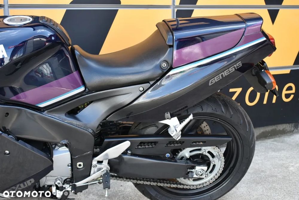 Yamaha FZR - 11
