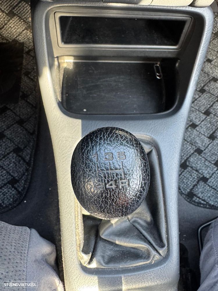 Honda Civic 1.5i LS - 10