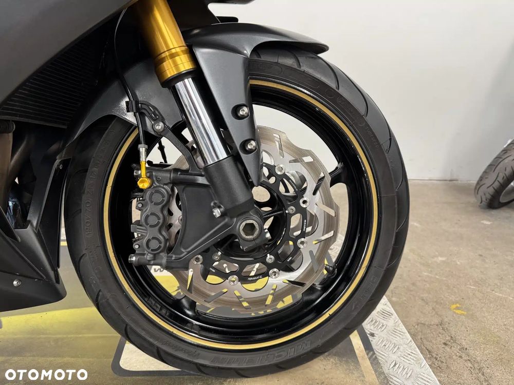 Yamaha YZF - 8