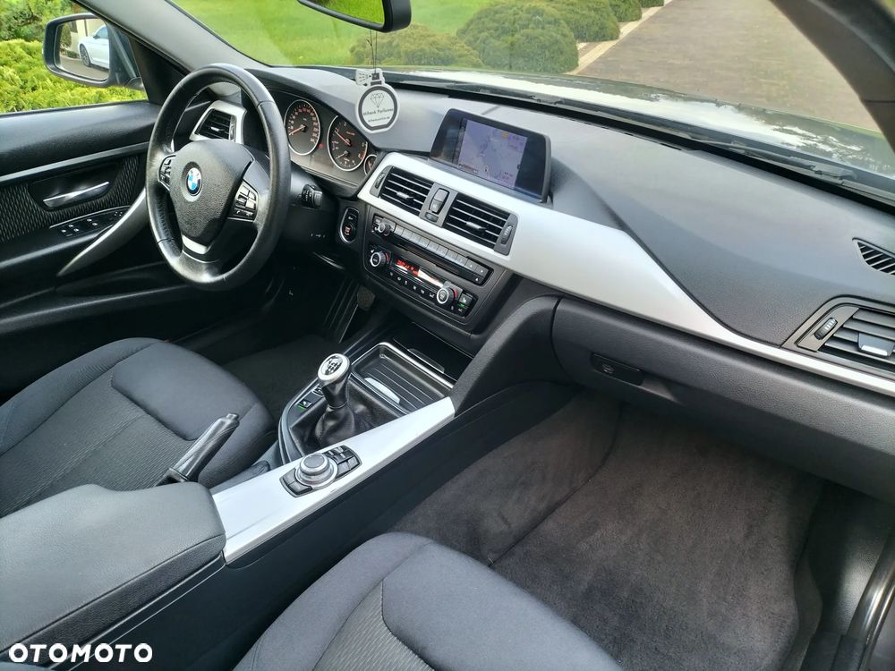 BMW Seria 3 318d DPF Edition Exclusive - 16