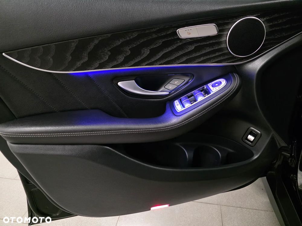 Mercedes-Benz GLC 300 de 4Matic 9G-TRONIC AMG Line Plus - 24