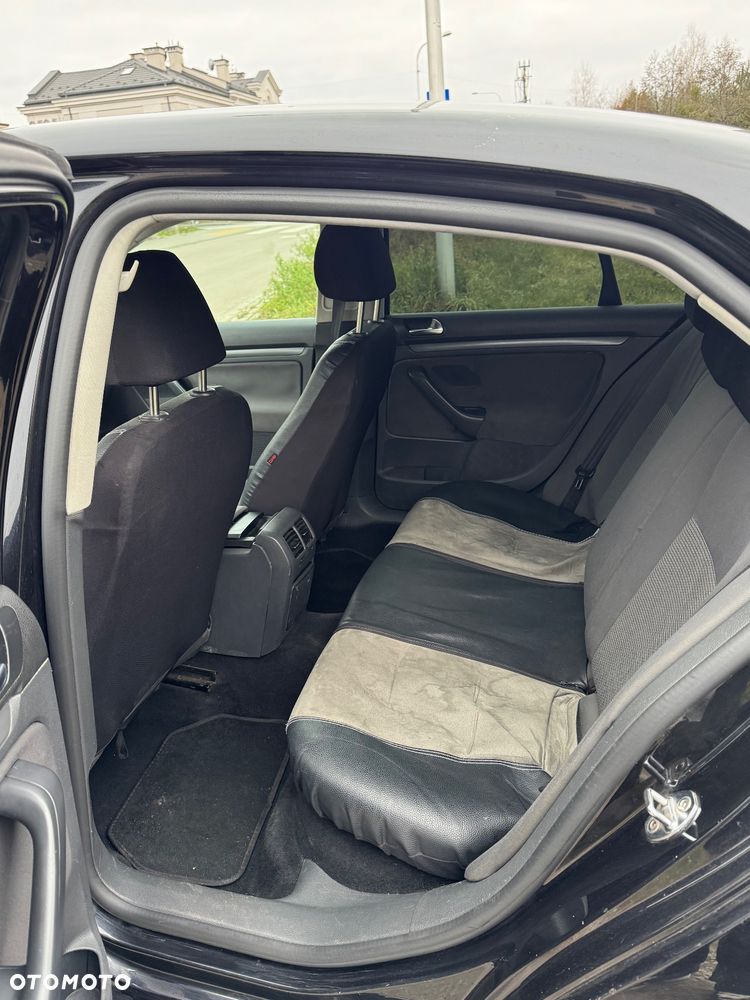 Volkswagen Jetta 1.9 TDI Trendline - 16