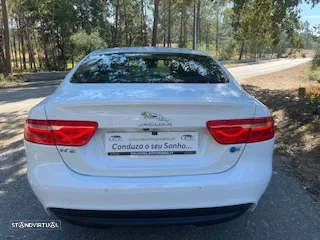 Jaguar XE 2.0 D R-Sport - 22