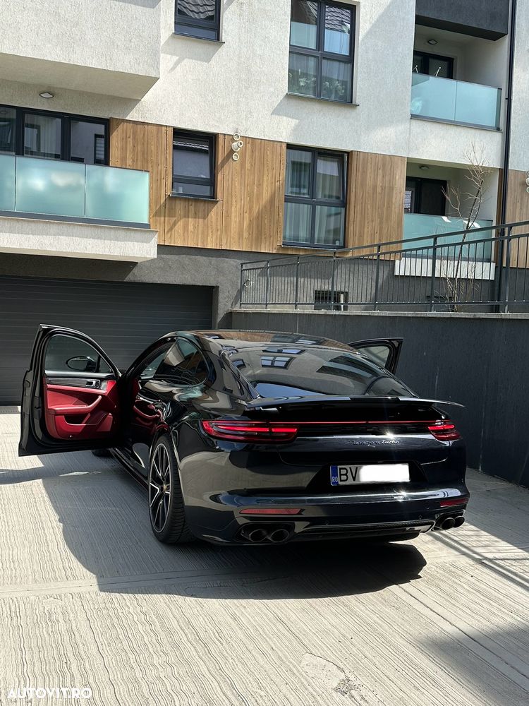 Porsche Panamera Turbo - 8