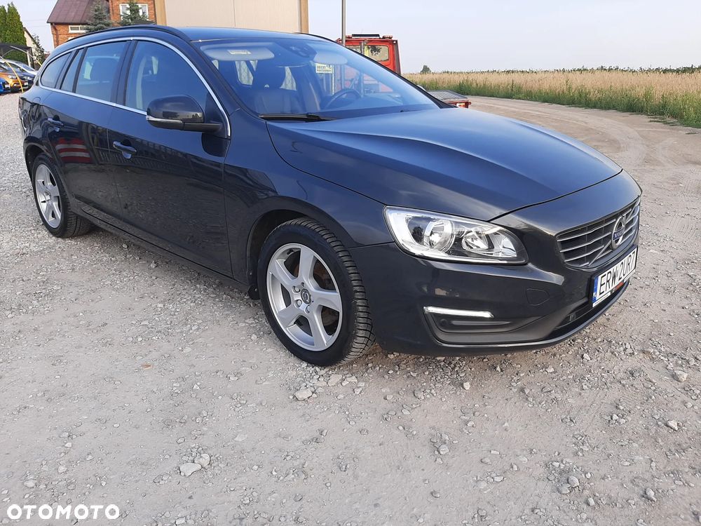 Volvo V60 D3 Geartronic Summum - 1