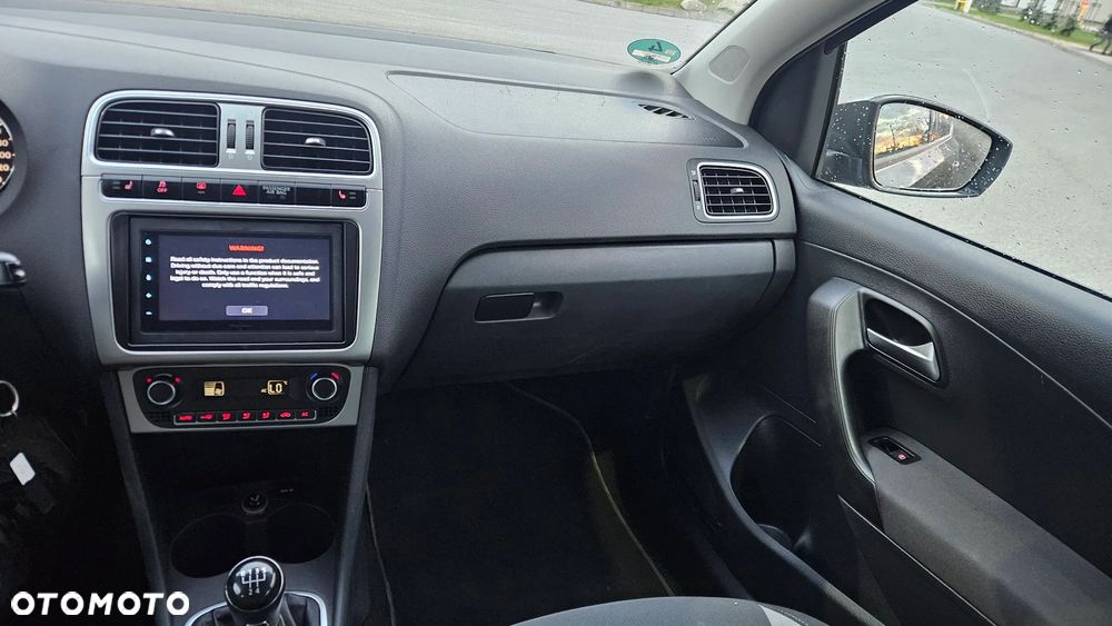 Volkswagen Polo 1.4 16V Comfortline - 24