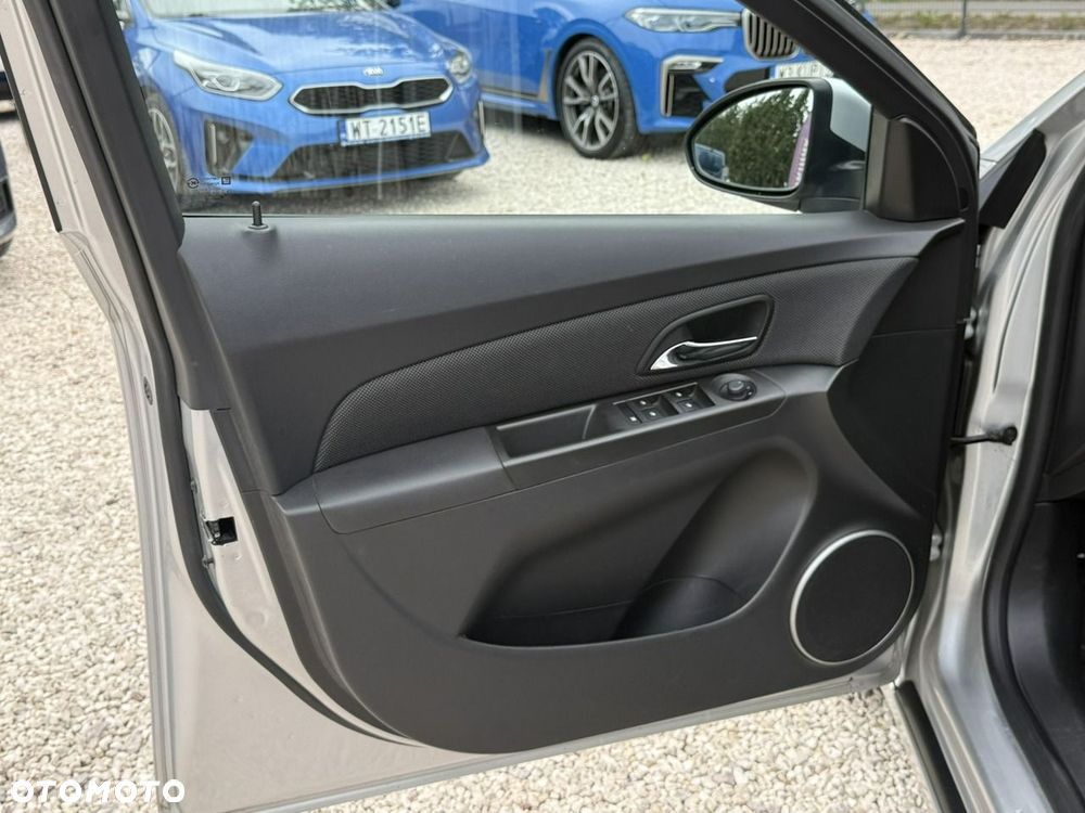 Chevrolet Cruze - 12