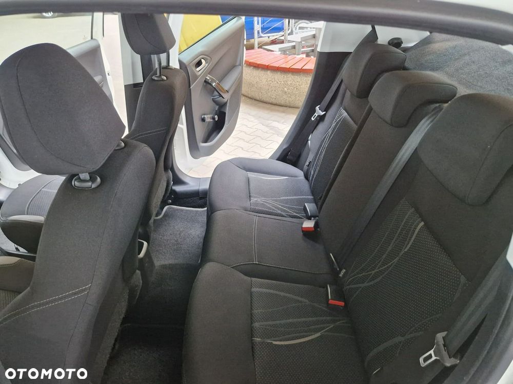 Peugeot 208 - 17