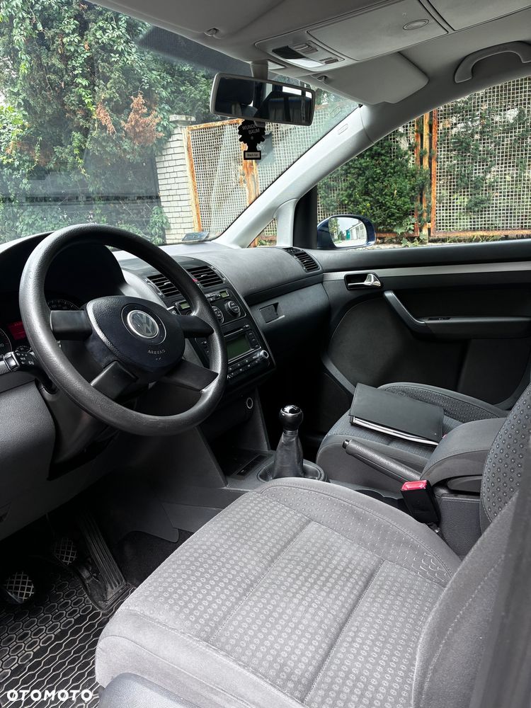 Volkswagen Touran 1.6 FSI - 12
