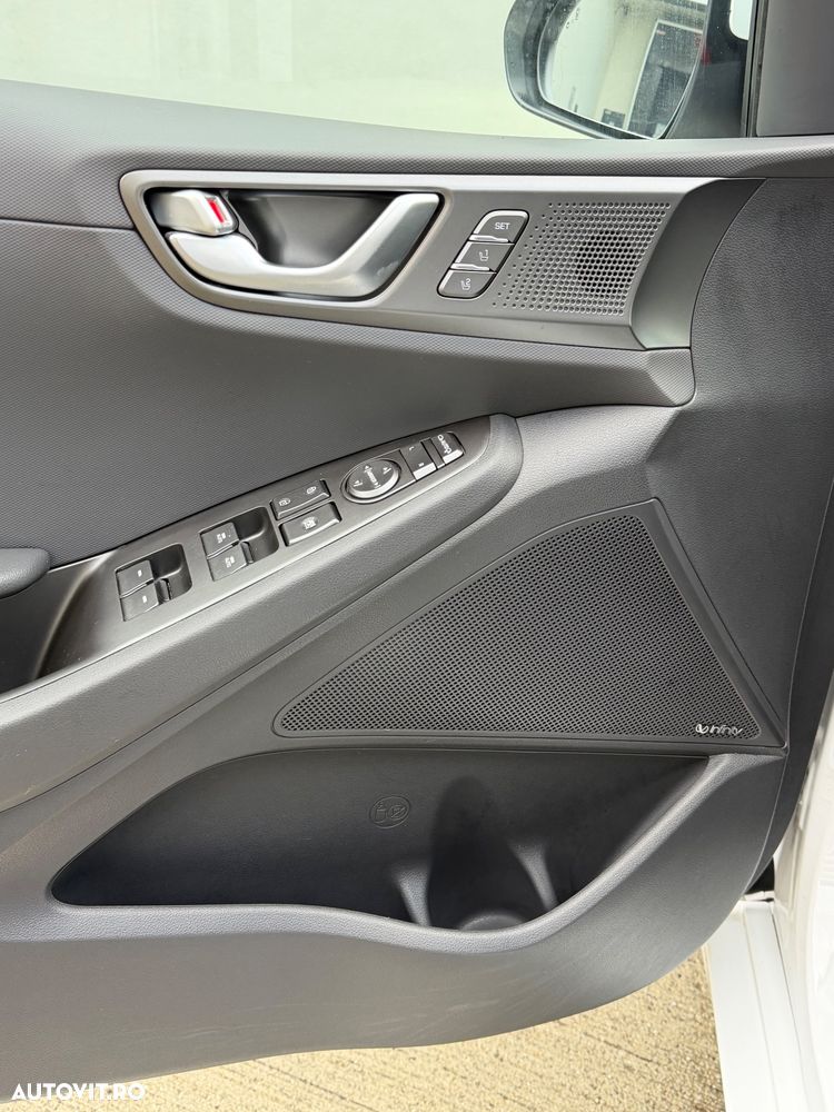 Hyundai IONIQ 1.6 GDI Premium - 9
