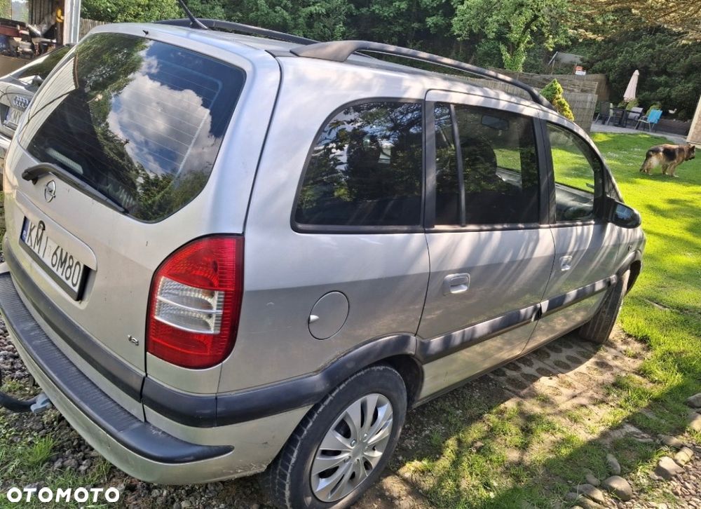 Opel Zafira 1.8 16V Comfort - 2