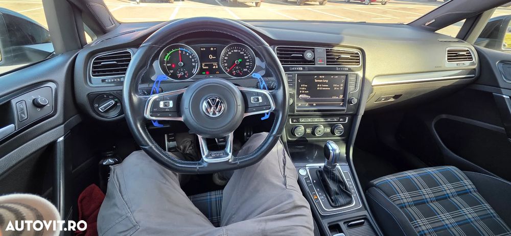 Volkswagen Golf - 20