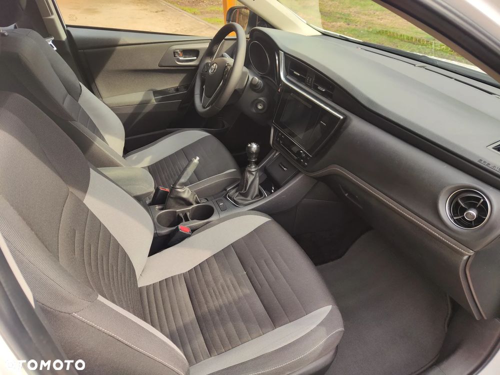 Toyota Auris - 7