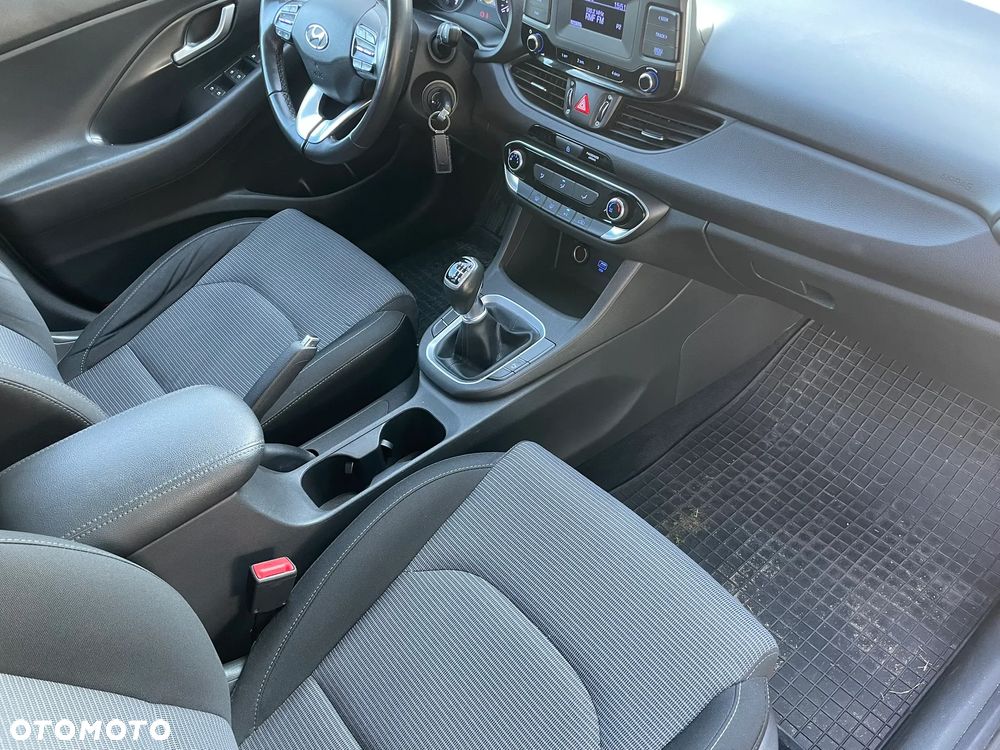 Hyundai i30 1.5 DPI Classic + - 19