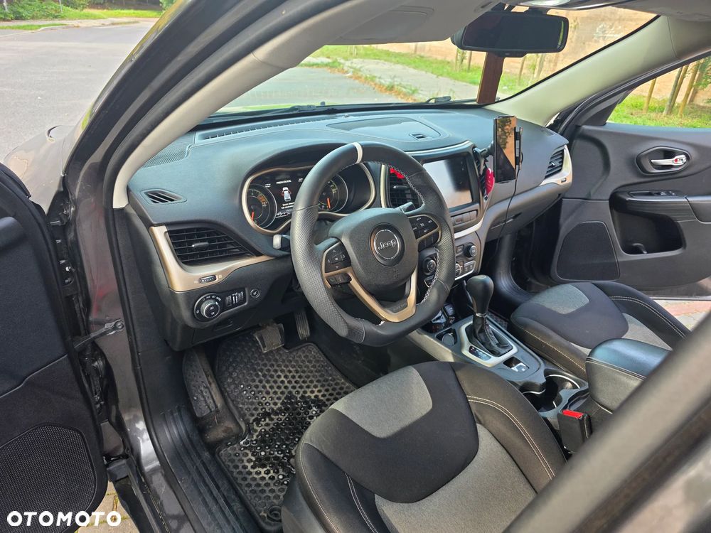 Jeep Cherokee - 5