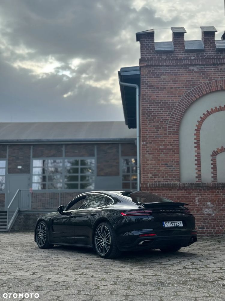 Porsche Panamera 4 E-Hybrid - 4