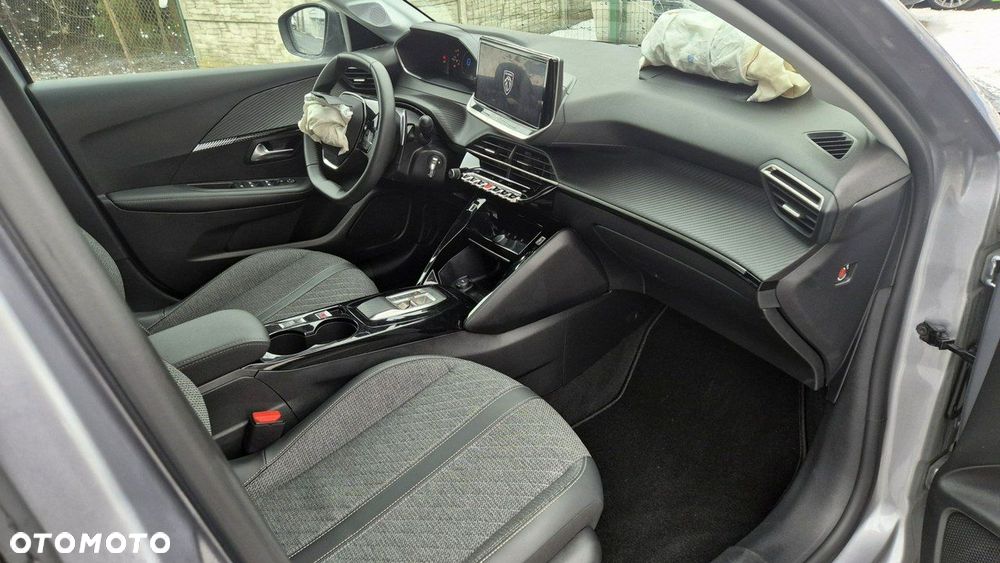 Peugeot 208 - 12