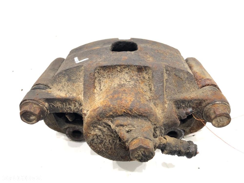 ZACISK LEWY PRZÓD  ISUZU RODEO samochód terenowy zamknięty 1997 - 2004 3.2 V6 151 kW [205 KM] - 2