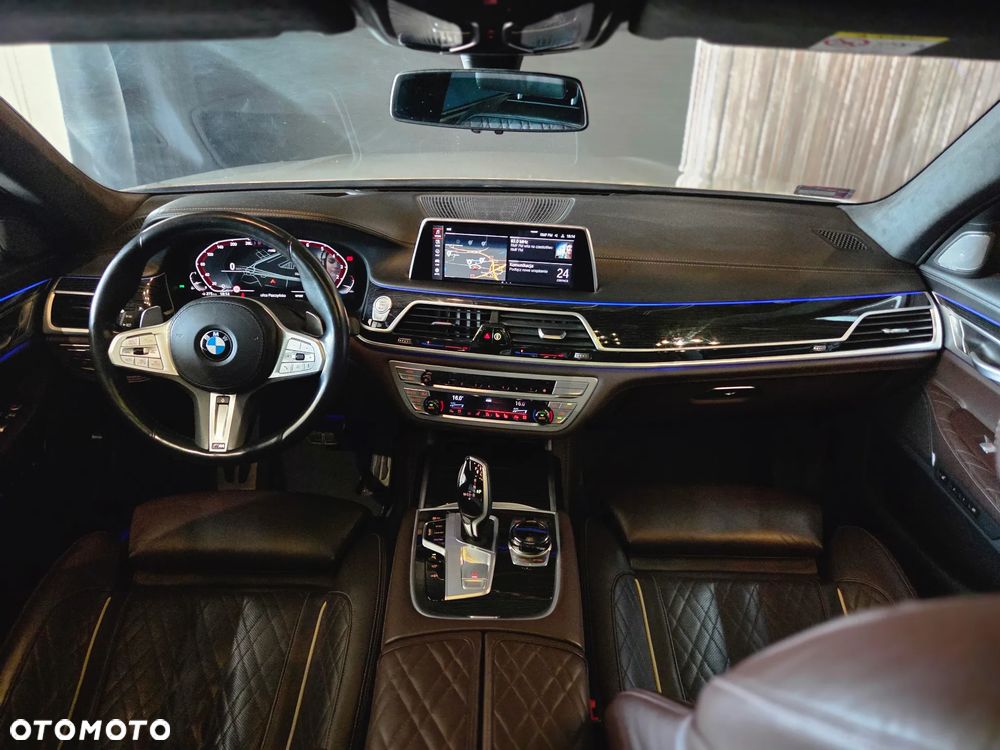 BMW Seria 7 750i xDrive sport - 13